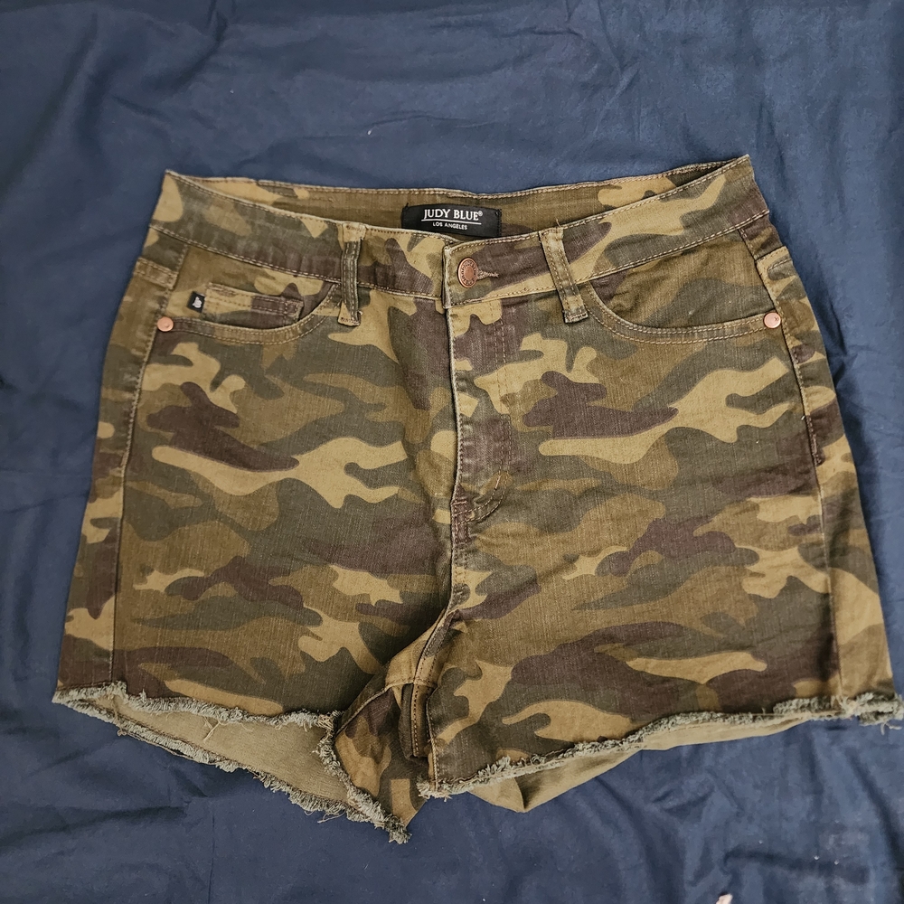 Judy Blue Women's Camo Shorts NWOT
